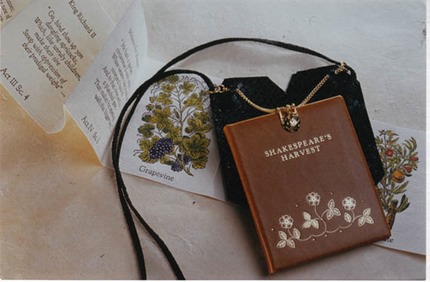 Shakespeare's-Harvest-open-and-closed-with-case